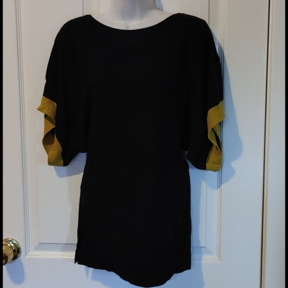 F21 black and mustard V back sweater small - Picture 3 of 4